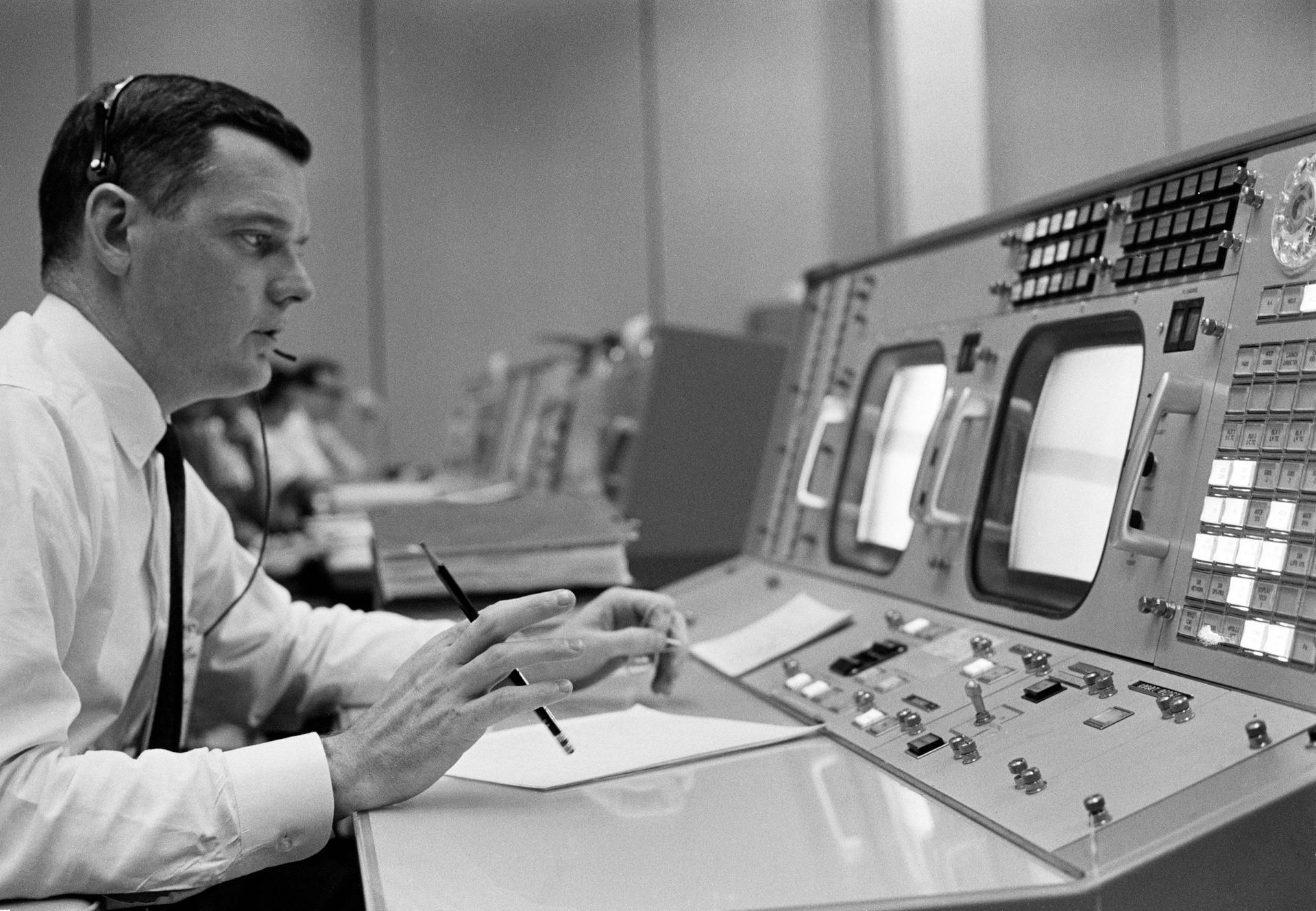 “Houston, tenemos un problema”: El héroe que salvó la vida de los astronautas del Apolo 13 y los trajo de regreso a la Tierra