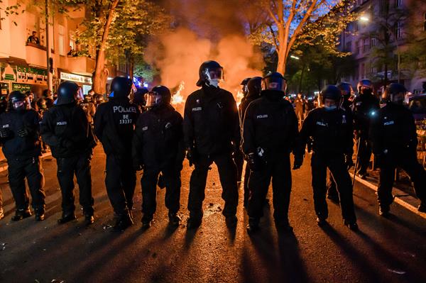La policía alemana tacha de “inaceptable” la violencia por el #1May en Berlín