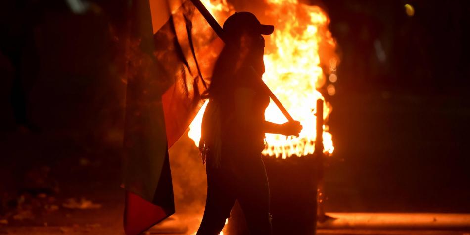Caos en Cali: Un hotel en llamas y choque entre vecinos y manifestantes?