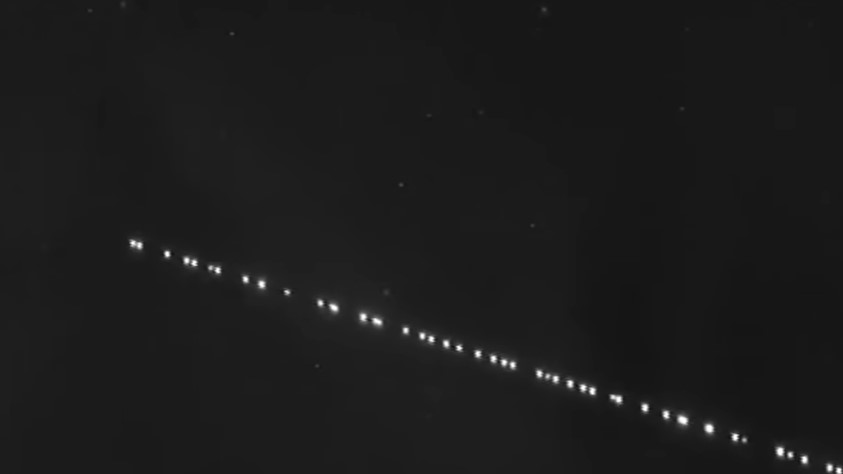Elon Musk y sus satélites ‘Starlink’: las extrañas luces que cruzan el cielo de España