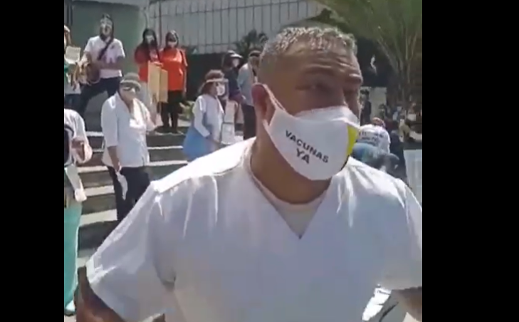 “No tengo como llevarle comida a los viejos”: El desgarrador grito de un enfermero en la protesta del #1May (VIDEO)