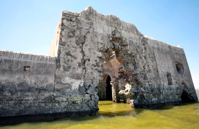 Hallazgo en México: Sequía dejó al descubierto una iglesia que estuvo 40 años sumergida
