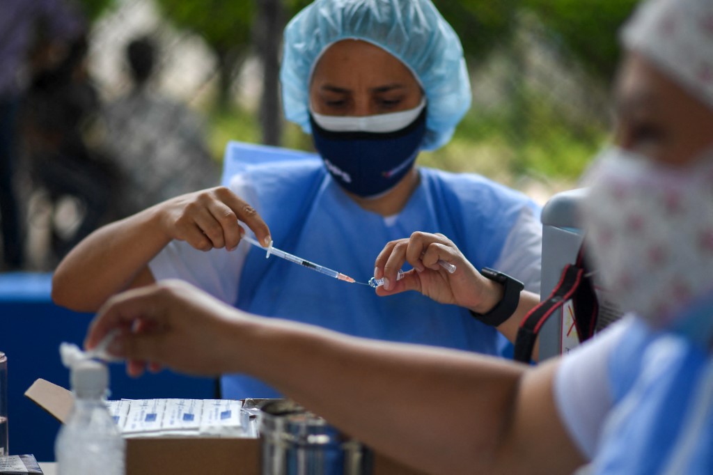 Médicos venezolanos alertan que sea vigilado el cumplimiento de la cadena de frío de las vacunas contra el Covid-19