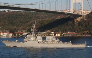 Un destructor de EEUU cruzó el estrecho de Bósforo rumbo al mar Negro