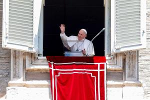 El papa Francisco pide no juzgar la vida de los demás: “Dios ama a todos”