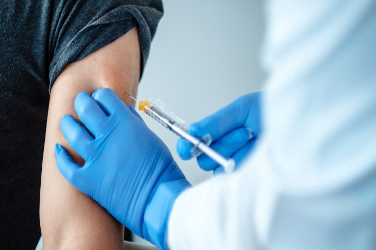 Enfermera alemana niega haber inoculado solución salina en lugar de la vacuna