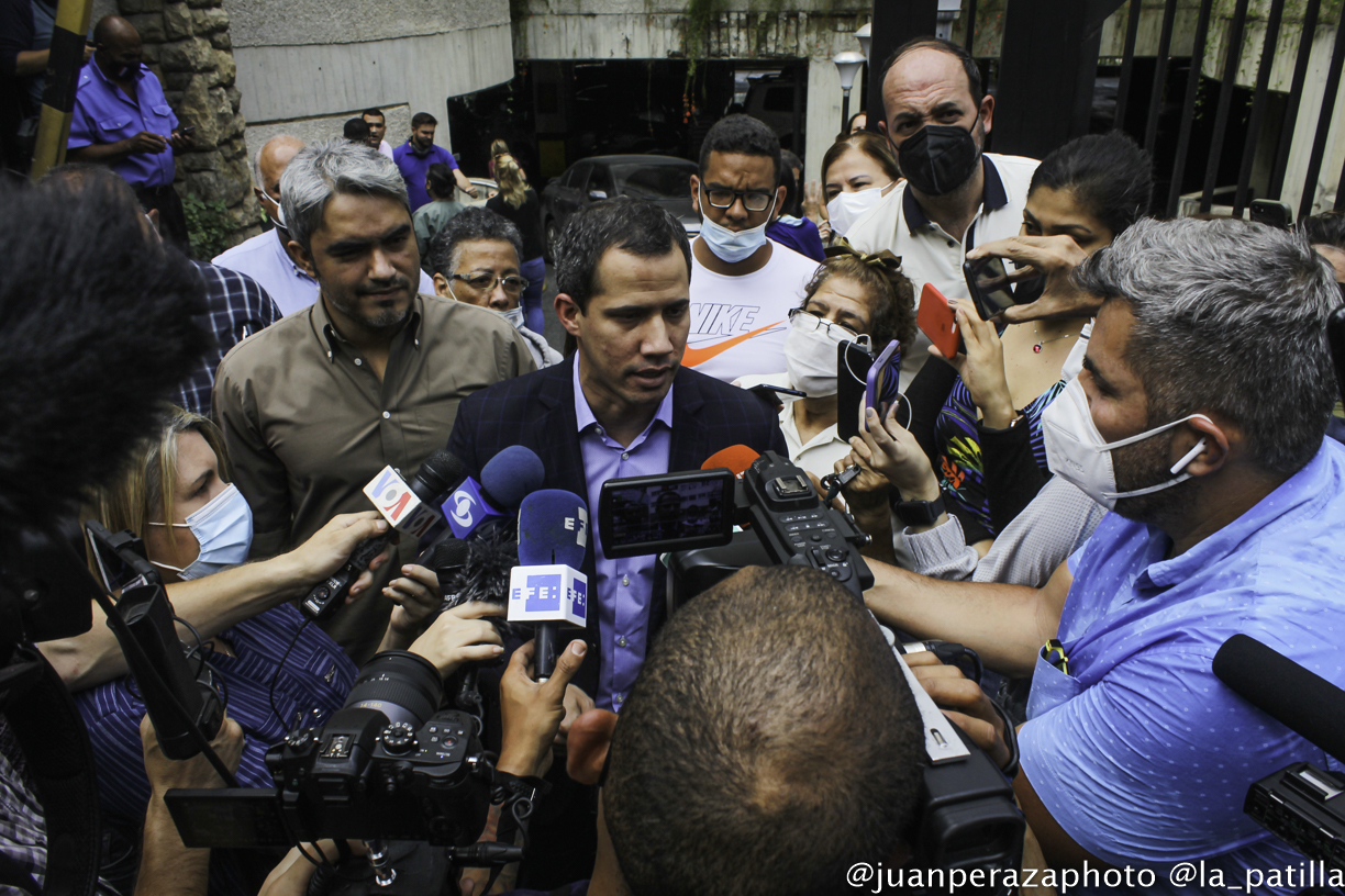Guaidó afirmó que Maduro ordena secuestros con capturas de WhatsApp que no existen