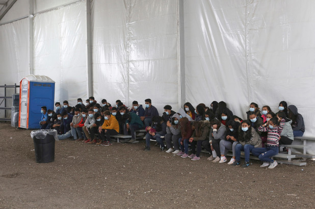 Aumentan los casos de Covid-19 en centros de detención de migrantes en EEUU