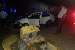 Murió un policía de Maracaibo junto a su esposa al estrellar su vehículo contra un semáforo