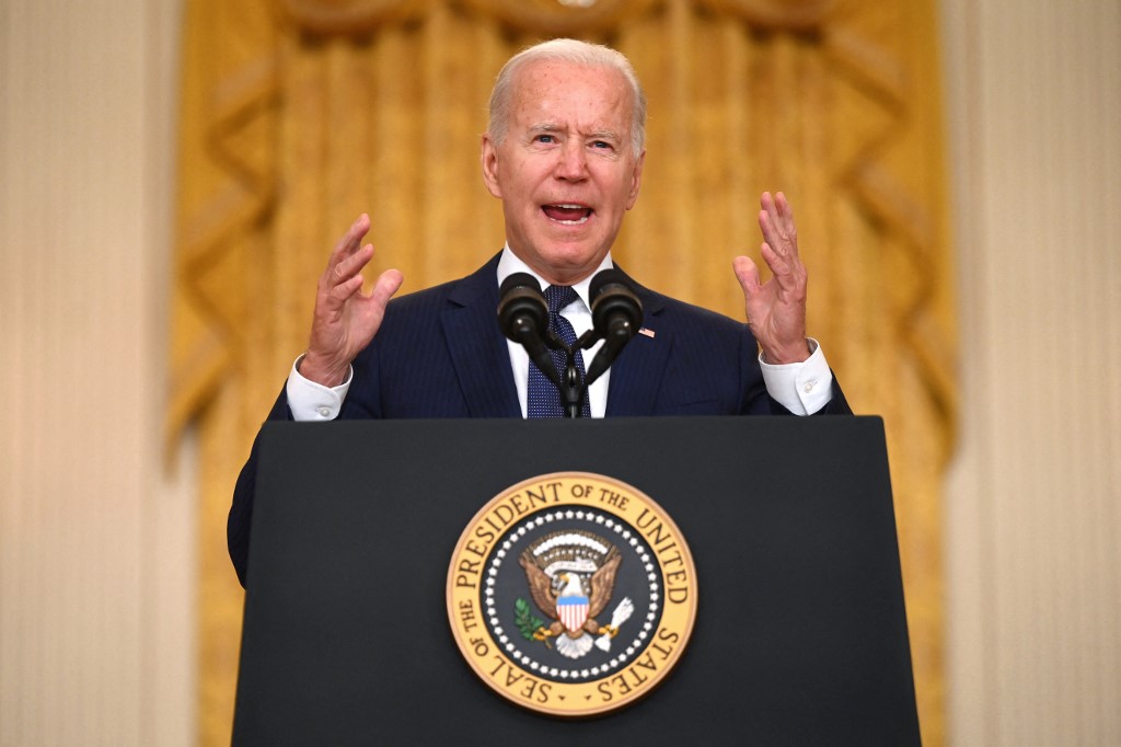 Biden respalda la investigación sobre el ataque con un dron en Kabul que mató a diez civiles
