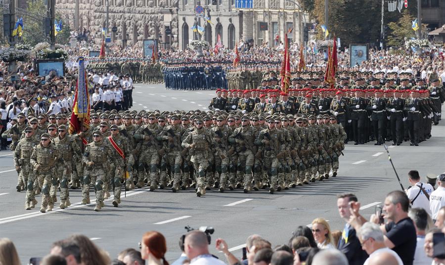 Ucrania celebra el 30 aniversario de la “restauración” de su independencia con un desfile militar