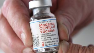 ¿Por qué es necesario aprobar una tercera dosis de la vacuna contra el Covid-19 en EEUU?