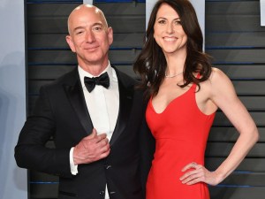 Exesposa de Jeff Bezos ha dado más de ocho millones de dólares en donaciones