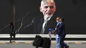 El presidente afgano ha renunciado a su cargo y se ha ido del país, afirma el jefe del Consejo Supremo de Reconciliación Nacional