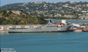 Fragata de guerra cubana arribó silenciosamente al puerto de La Guaira