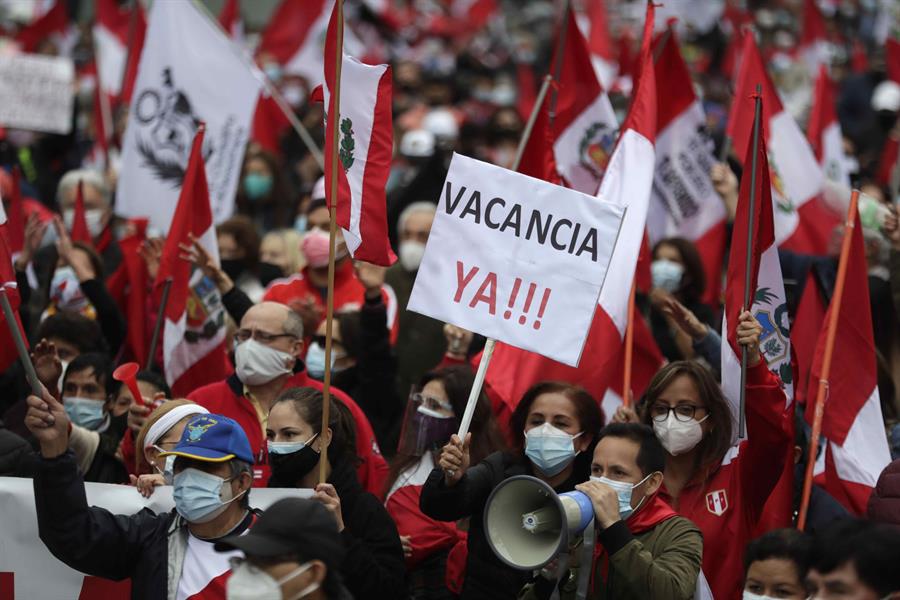 Marcharon en Lima contra el gobierno de Pedro Castillo (Fotos)