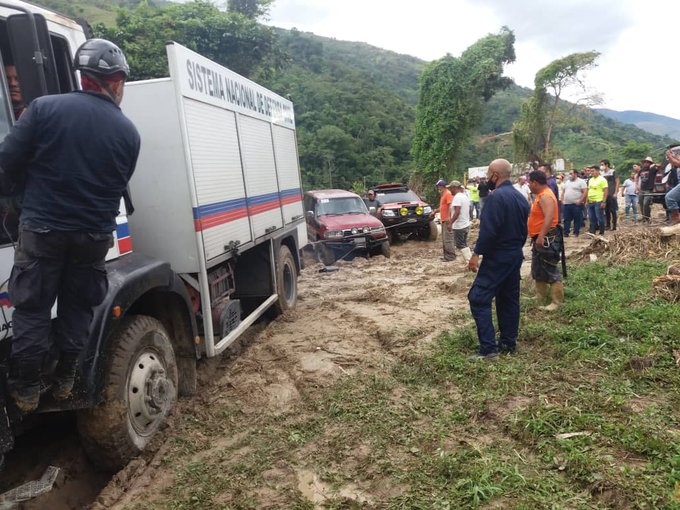 El difícil traslado de los equipos de rescate a las zonas más afectadas de Mérida (VIDEO)