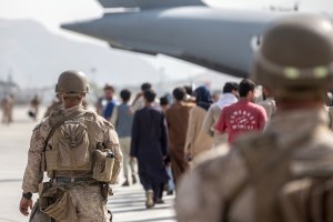 Se espera que más de 30 aviones militares de EEUU aterricen en Kabul en las próximas 24 horas
