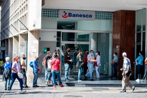 ¿Cuáles bancos venezolanos permiten a clientes recibir remesas en dólares desde el exterior?