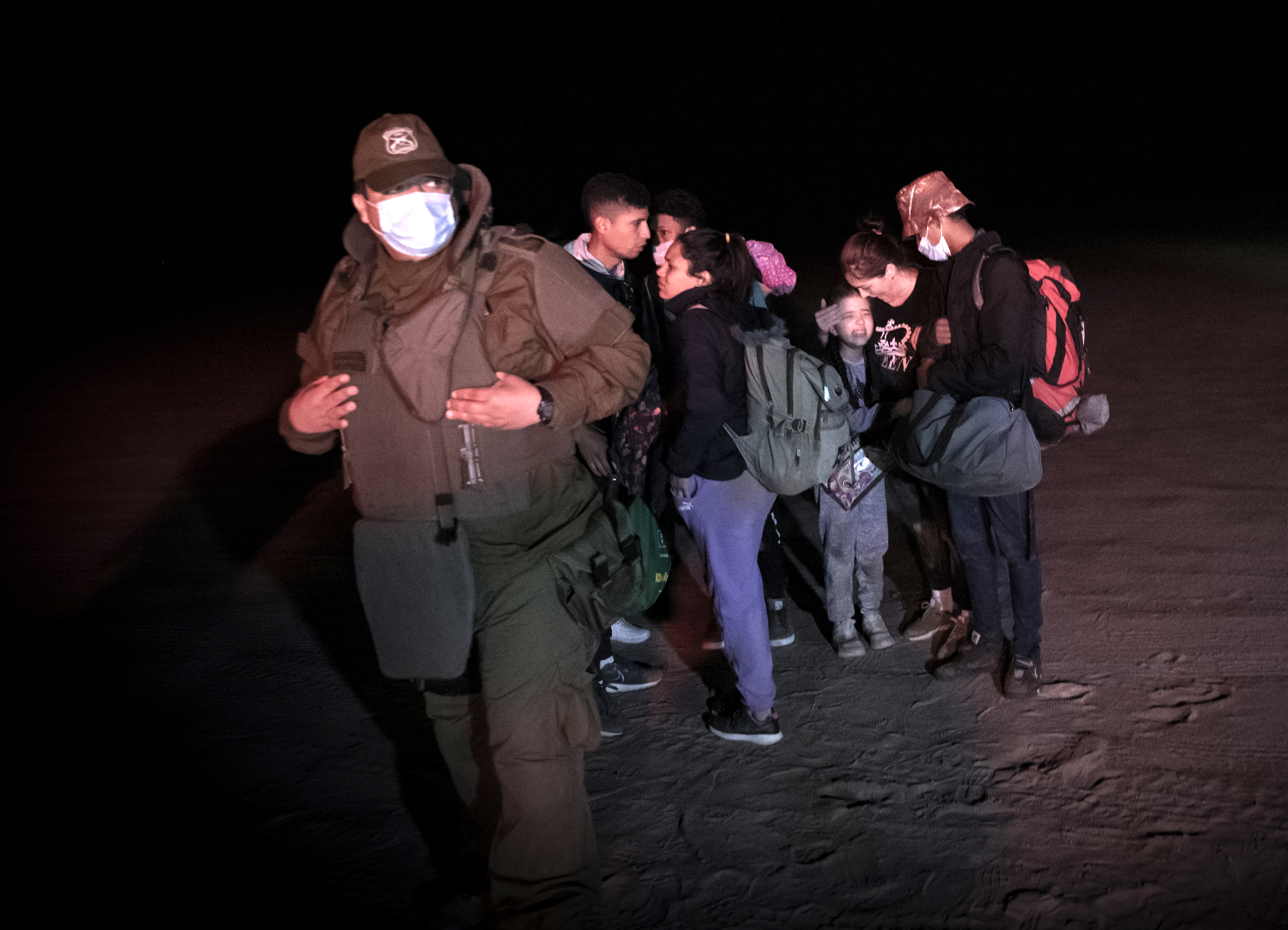 Venezolanos y haitianos cruzan caminos en la frontera de Chile y Perú (FOTOS)
