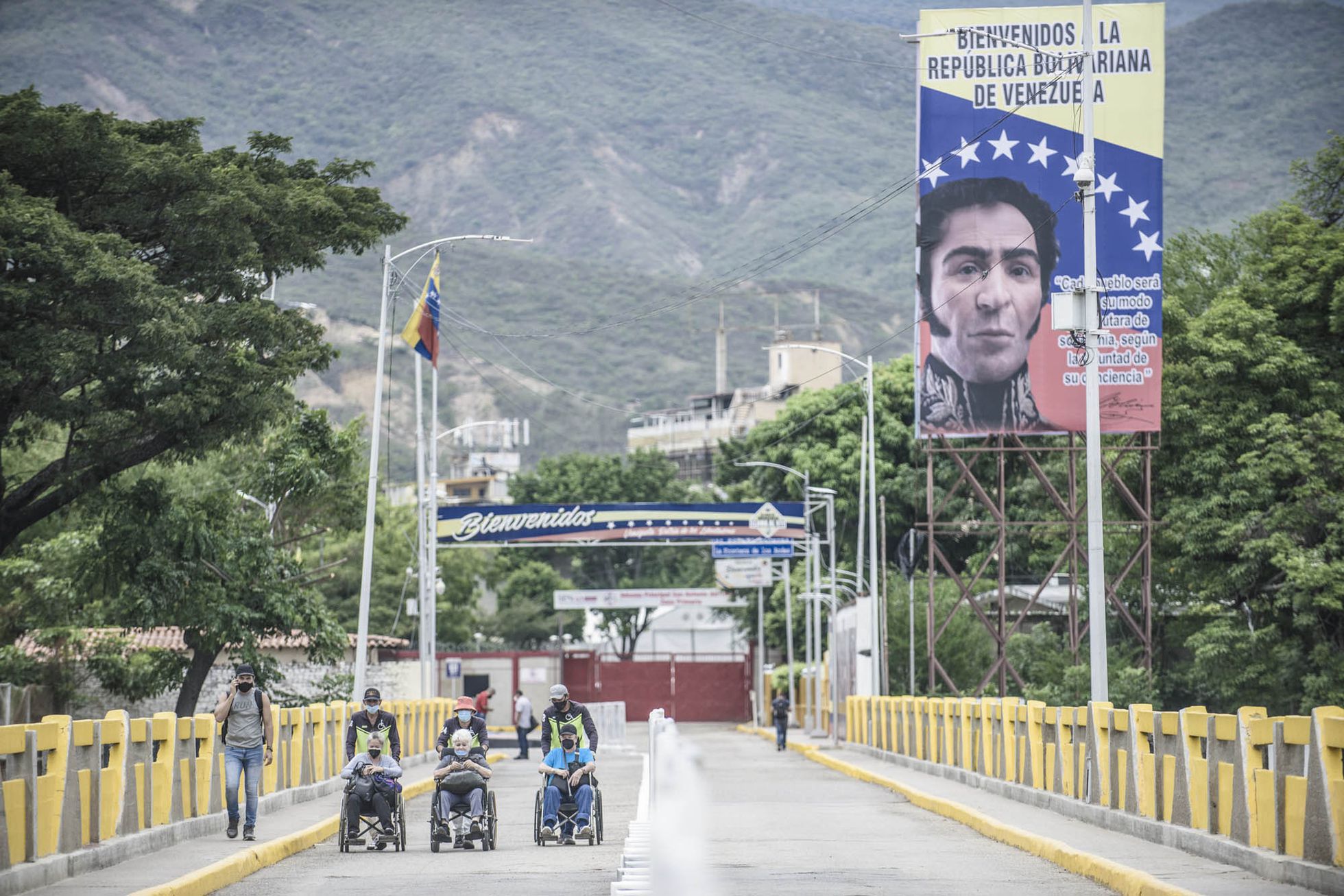 Habilitan sistema “pico y cédula” para cruzar hacia Colombia por el puente Simón Bolívar
