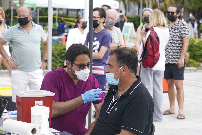¿Dónde y cómo?: Todo lo que debes saber sobre el refuerzo de la vacuna en Miami
