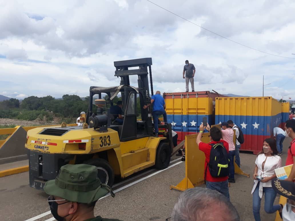 Régimen de Maduro ordenó retirar los contenedores en la frontera con Colombia (Fotos)