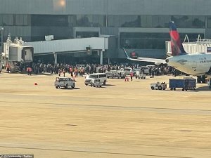 Pánico en aeropuerto de Atlanta tras informes de un tirador activo
