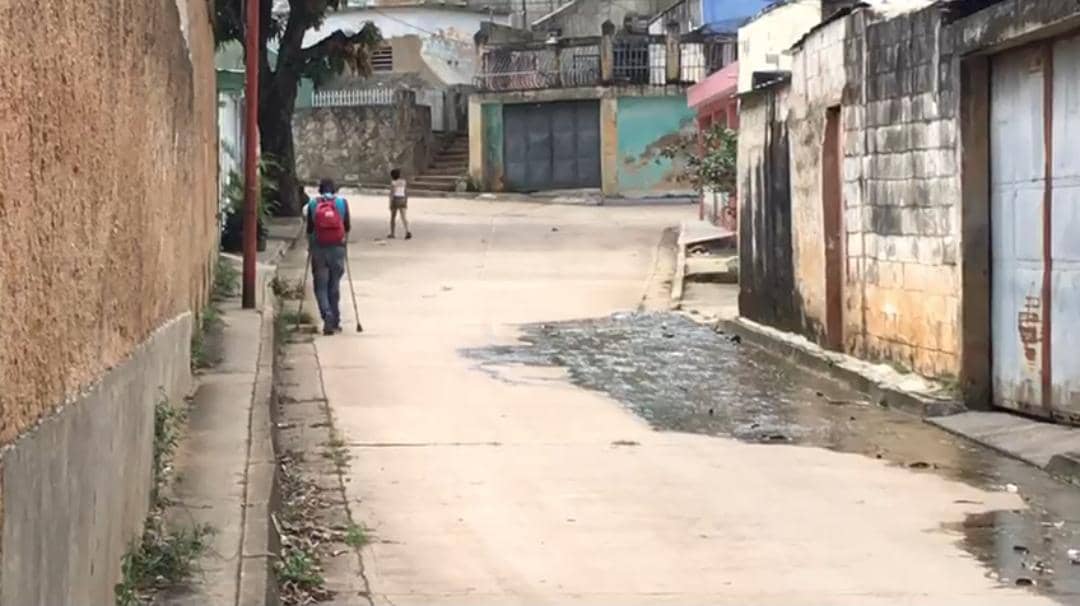 Más de 1000 familias afectadas por brote de aguas negras en barriadas de Naguanagua (FOTOS)