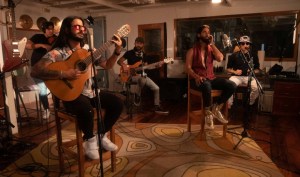 Con versiones de Alejandro Sanz, Camilo, Don Omar y Celia Cruz: A Lo Flamenko rinde tributo a los grandes de la música en español