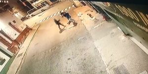 ¡De película! Delincuentes le dieron un tiro y salió caminando como si nada en la avenida Panteón (VIDEO)