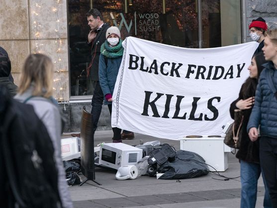 Motín contra el Black Friday: El movimiento “no compres nada” vende cada vez más en EEUU