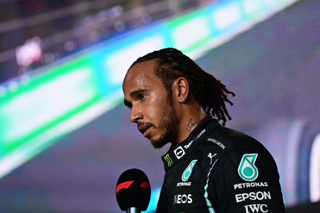 “Ha sobrepasado los límites”: Hamilton criticó a Verstappen tras caótica carrera