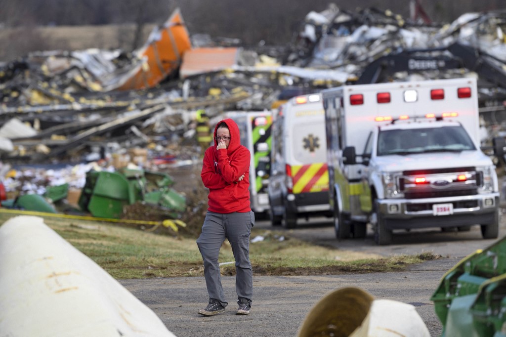 Gobernador confirmó 64 muertos en Kentucky por tornados en EEUU
