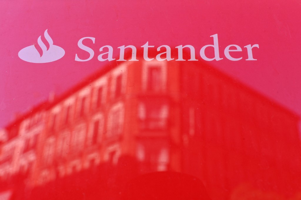 Filial del banco Santander en el Reino Unido distribuye 170 millones de dólares por error
