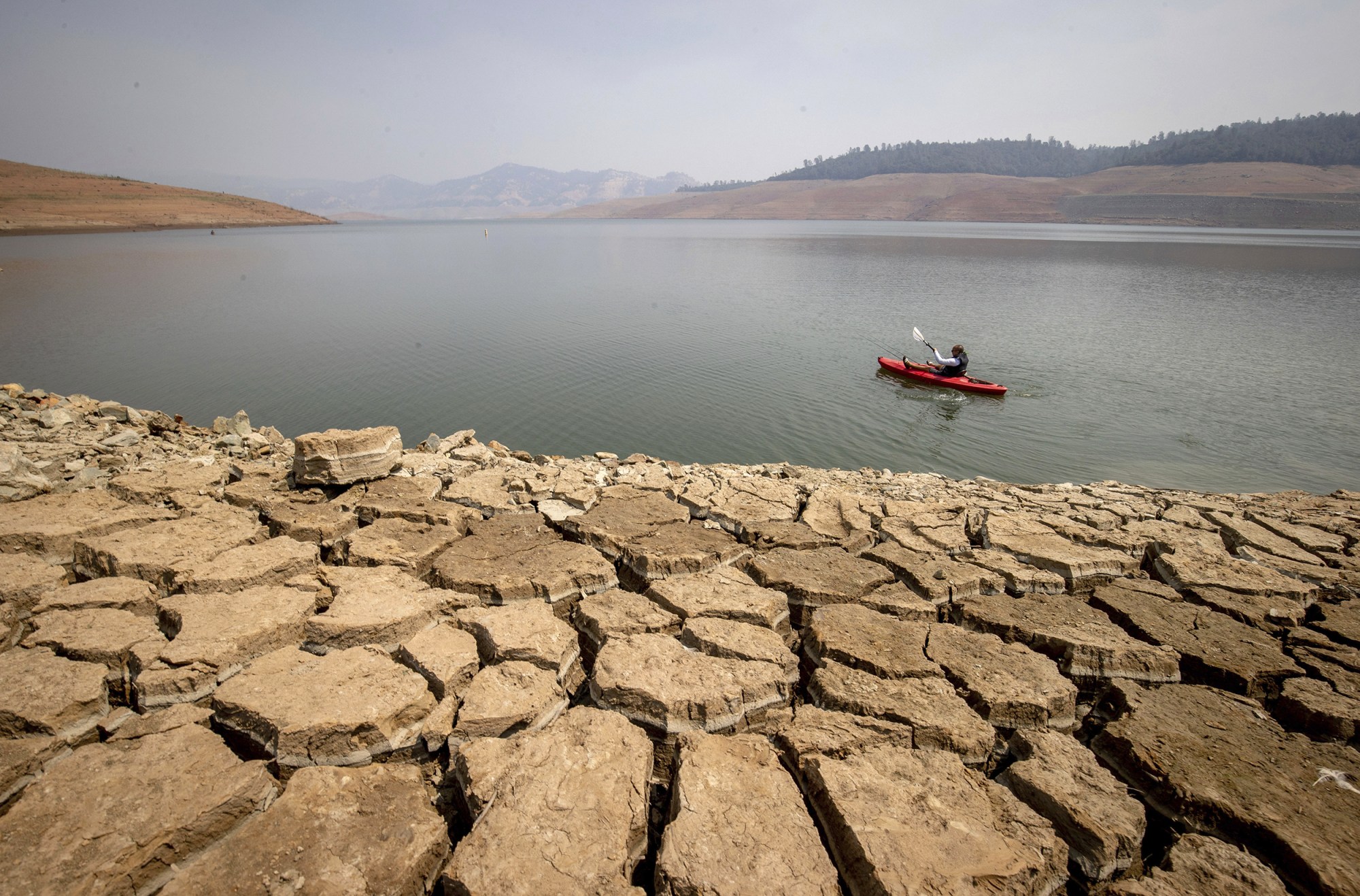 California enfrenta restricciones de agua a medida que empeora la sequía