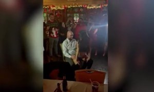 Polémica viral por los bailes eróticos de una agente a su superior en la fiesta de Navidad de la Policía de Nueva York
