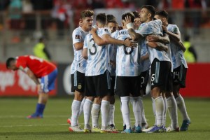 Argentina dejó a Chile con un pie fuera del Mundial de Catar