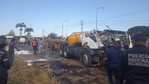 Dos fallecidos dejó volcamiento de gandola en la Autopista Regional del Centro en Aragua