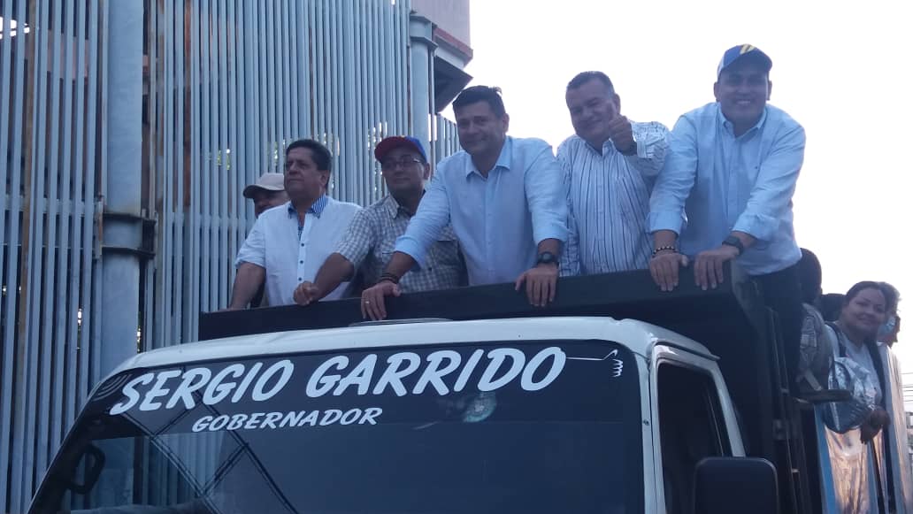 La descomunal caravana para celebrar el triunfo de la oposición en Barinas (Fotos)
