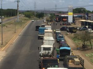 Conductores denuncian que persisten fallas para abastecer gasolina en Bolívar