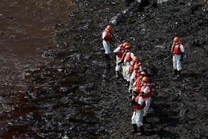 Repsol admitió que derrame de crudo en mar de Perú supera los 10 mil barriles