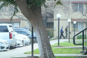 Espantosa escena en California: Hallan tres niños muertos y mujer gravemente herida en un apartamento