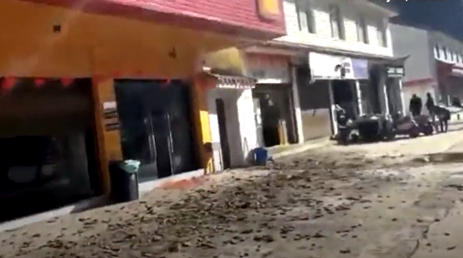 Un sismo en China dejó al menos 22 personas heridas (VIDEO)