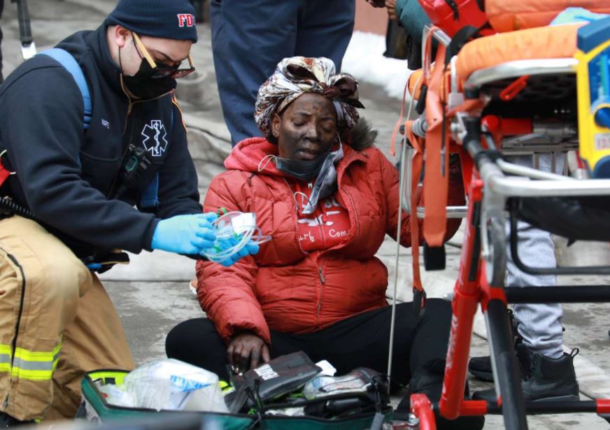 Policía de Nueva York reajustó la cifra de muertos por el incendio a 17
