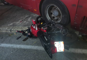 Cicpc fue arrollado por un TransCarabobo que le destrozó su moto