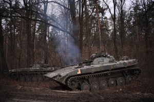 Ejército ucraniano informa de combates en una base militar cerca de Kiev