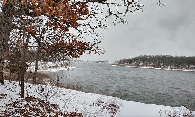 Rescate en Oklahoma: Mujer pasó dos días flotando sobre colchón inflable en un lago helado