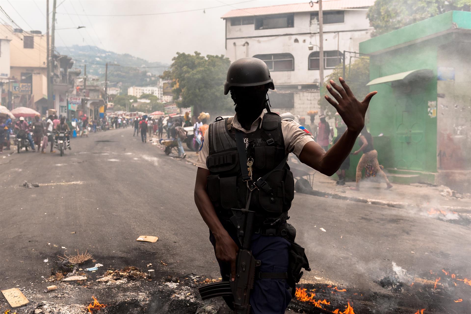 La Policía reprime una protesta por el aumento del salario mínimo en Haití