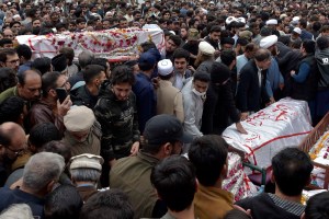 Asciende a 62 el balance de muertos por atentado contra una mezquita en Pakistán